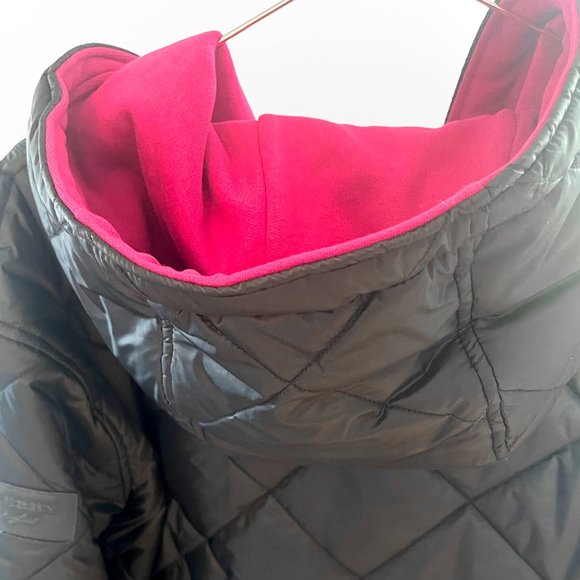 Burberry Tyneham Lined Quilted Jacket with a Pop of Pink – Size Medium - Picture 5 of 10